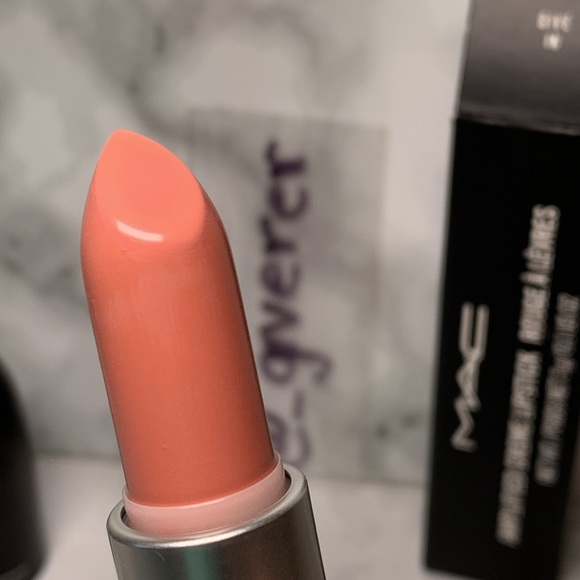 GIVE IN Amplified Lipstick MAC - Picture 5 of 13